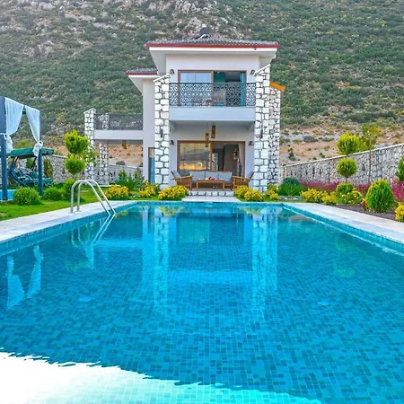 Villa Sleeps 4 Pool Air Con Wifi *