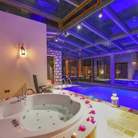 Sleeps 4 Pool Air Con Wifi * Bezirgan