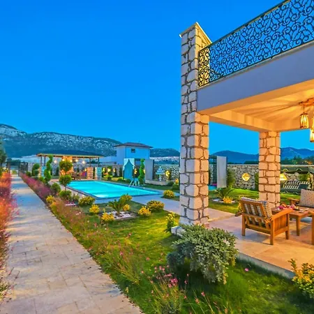 Sleeps 4 Pool Air Con Wifi Villa Bezirgan